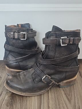 Free Bird Raine Boot Size 8